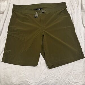 Arc'teryx Men's Forest Green Athletic Shorts